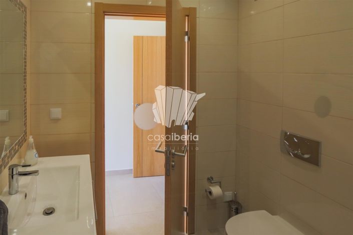 Image No.52-6 Bed House for sale
