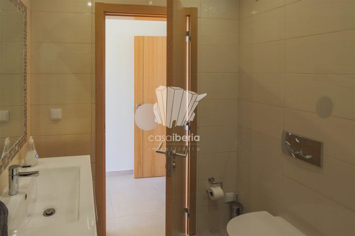 Image No.52-6 Bed House for sale