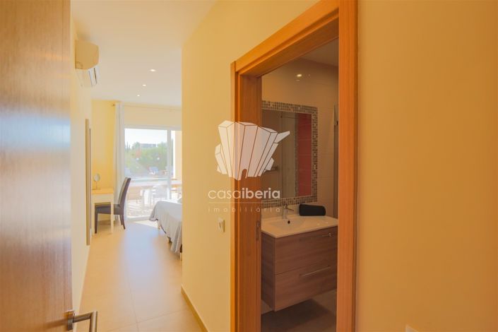 Image No.60-6 Bed House for sale