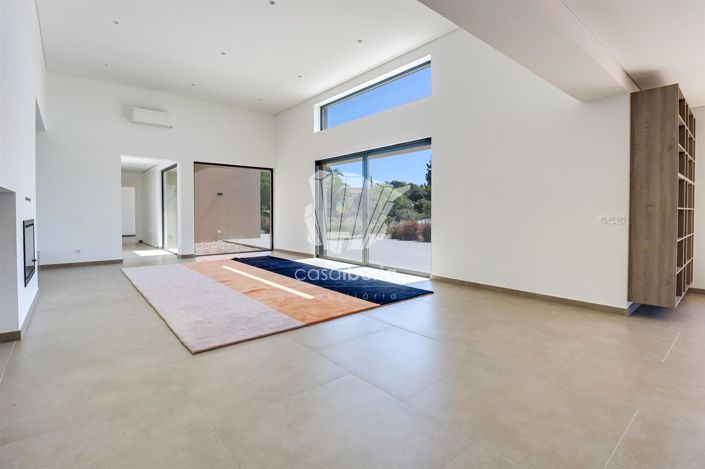 Image No.17-4 Bed House for sale
