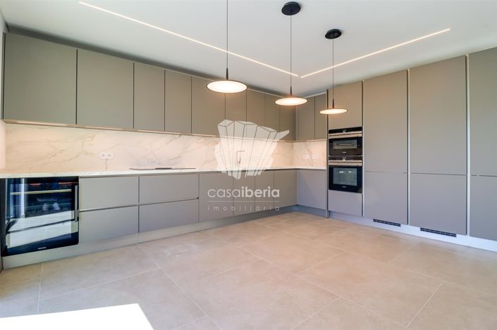 Image No.25-4 Bed House for sale