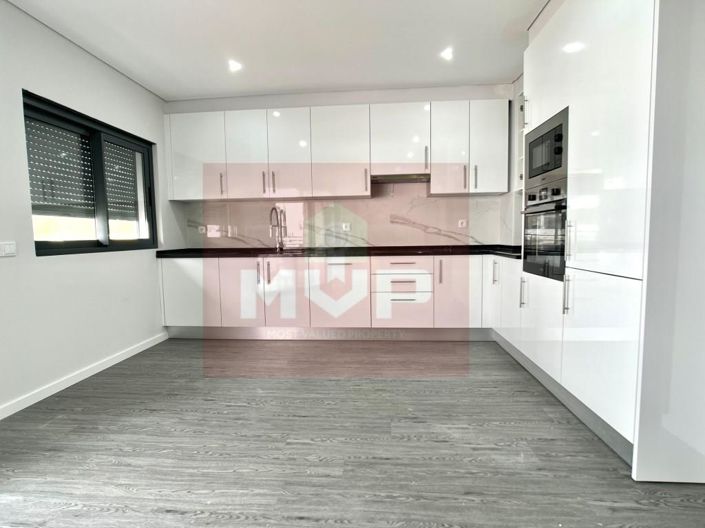 Image No.18-4 Bed Apartment for sale