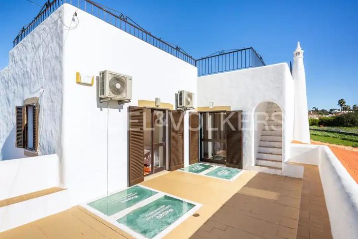 Image No.24-5 Bed House for sale