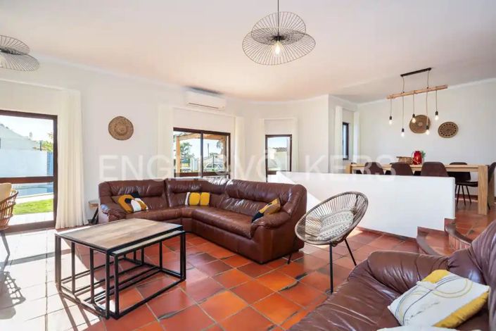 Image No.5-5 Bed House for sale