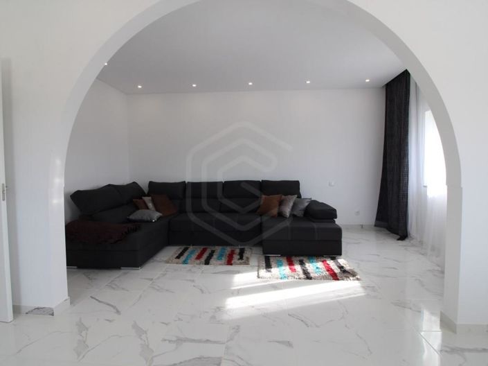 Image No.12-4 Bed House for sale