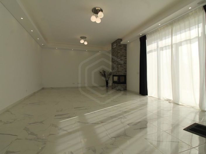 Image No.15-4 Bed House for sale