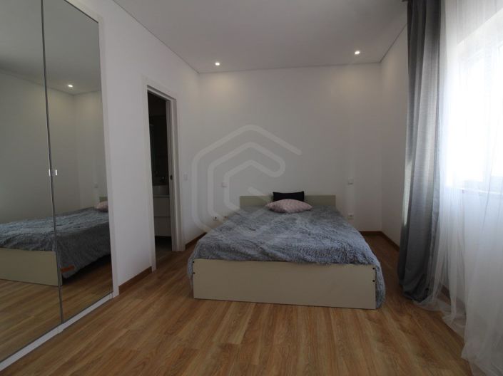 Image No.21-4 Bed House for sale