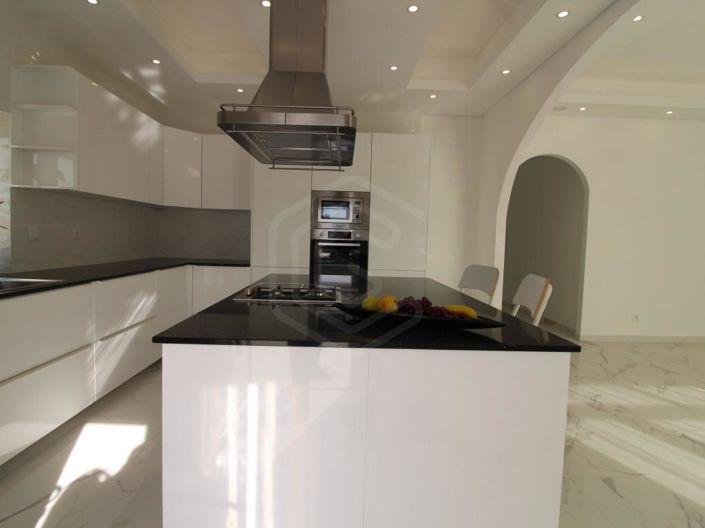 Image No.5-4 Bed House for sale