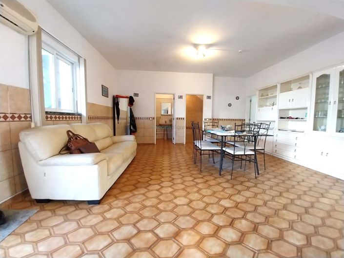 Image No.1-4 Bed House for sale
