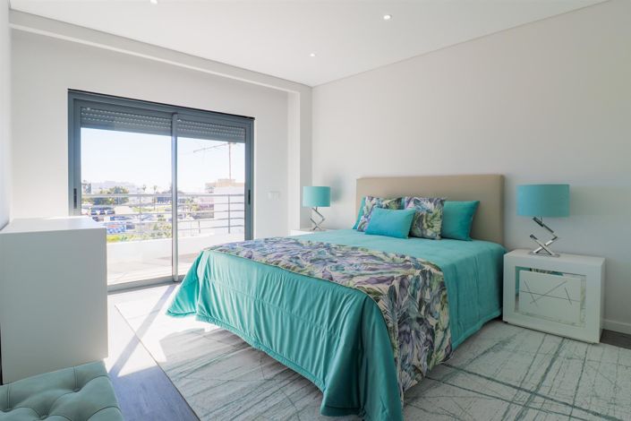 Image No.1-3 Bed Apartment for sale