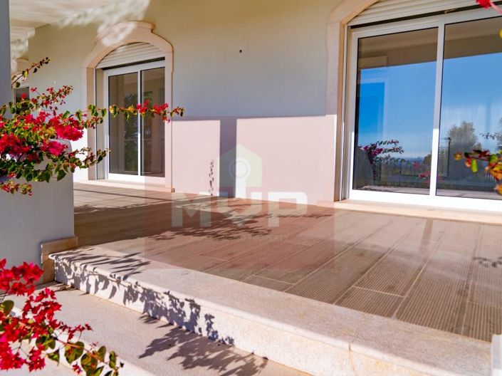 Image No.16-6 Bed House for sale