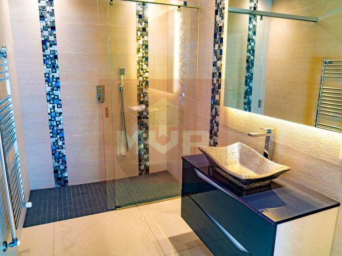 Image No.20-6 Bed House for sale