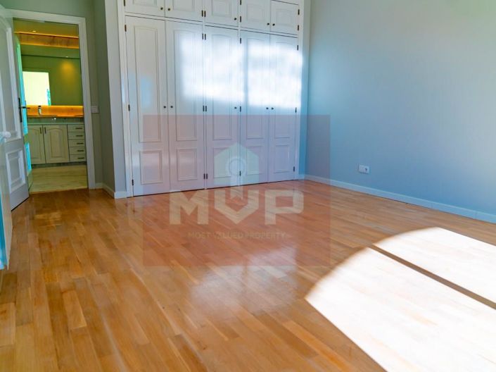 Image No.29-6 Bed House for sale