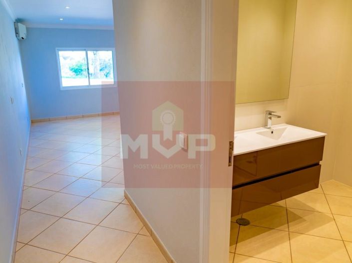 Image No.35-6 Bed House for sale