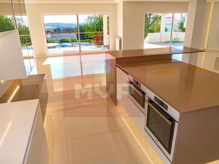 Image No.5-6 Bed House for sale