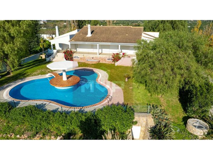 Image No.8-6 Bed House for sale