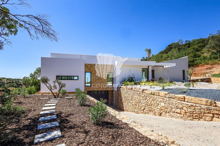 Image No.1-4 Bed House for sale