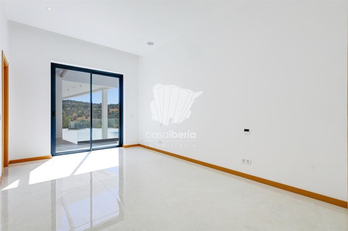 Image No.34-4 Bed House for sale