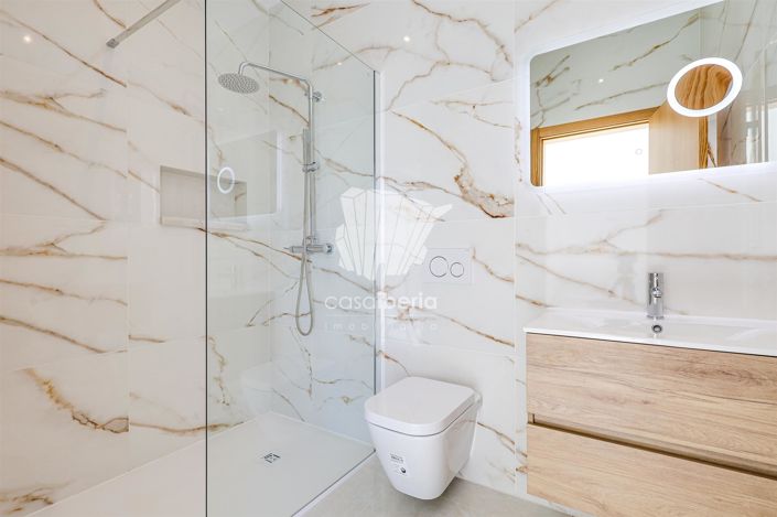 Image No.36-4 Bed House for sale