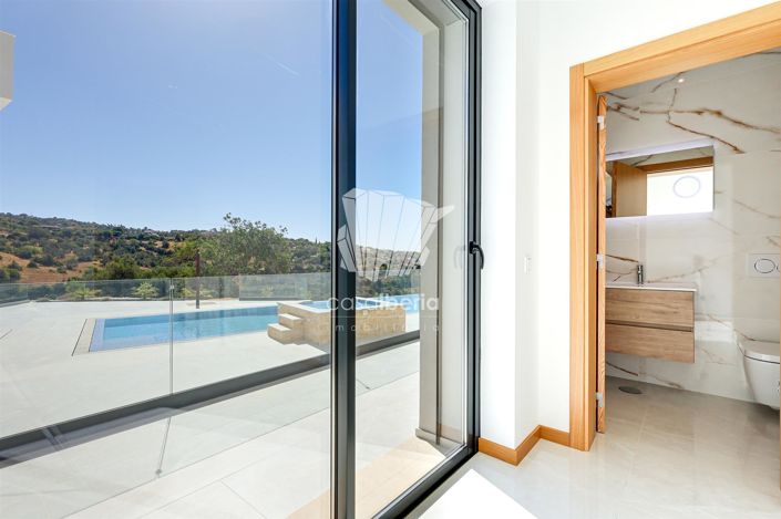 Image No.46-4 Bed House for sale