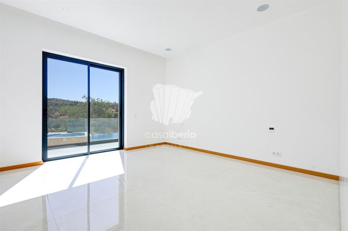 Image No.48-4 Bed House for sale