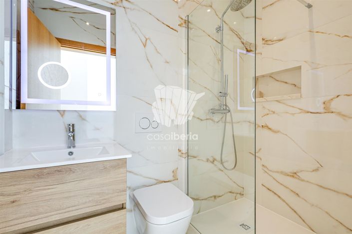 Image No.52-4 Bed House for sale