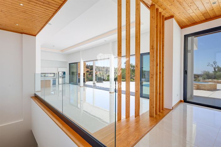 Image No.8-4 Bed House for sale