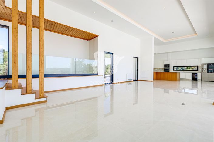 Image No.9-4 Bed House for sale