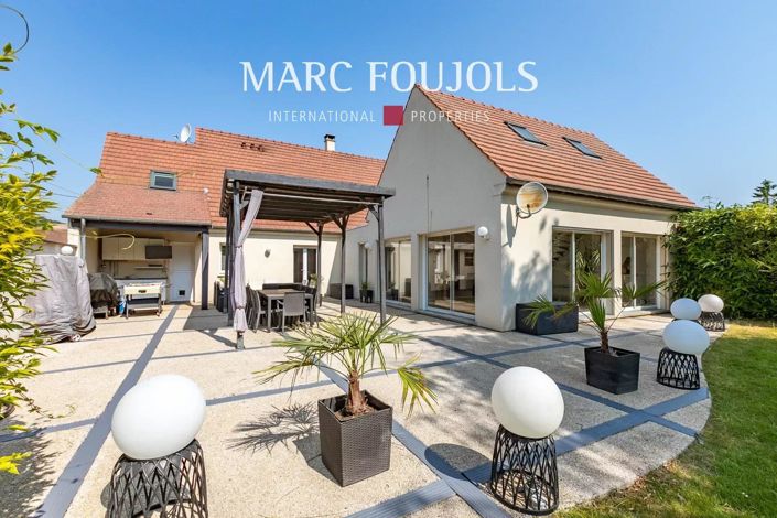 Image No.1-4 Bed House for sale
