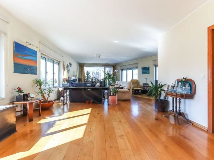 Image No.10-5 Bed Apartment for sale