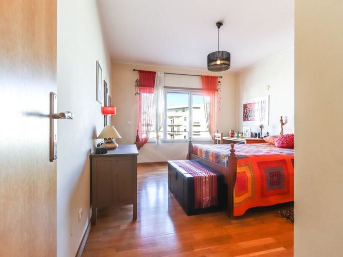 Image No.21-5 Bed Apartment for sale