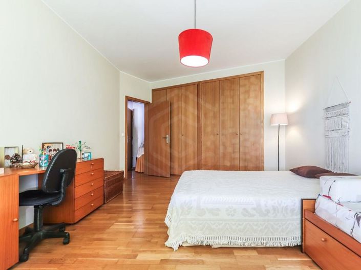 Image No.24-5 Bed Apartment for sale