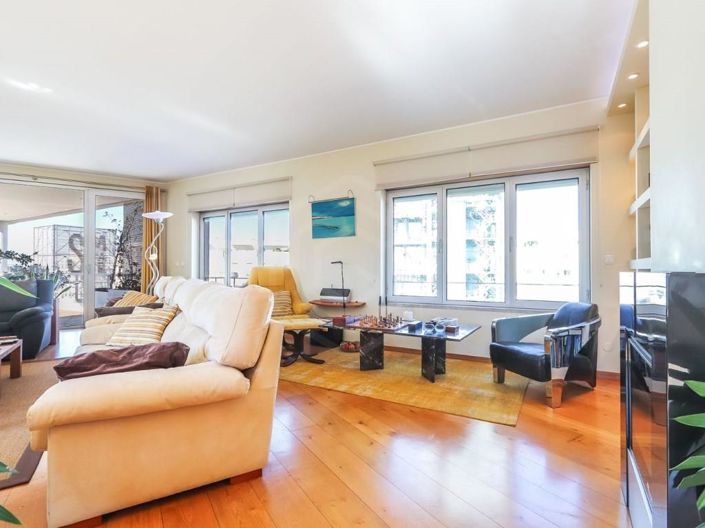 Image No.8-5 Bed Apartment for sale