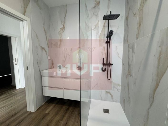 Image No.12-4 Bed House for sale