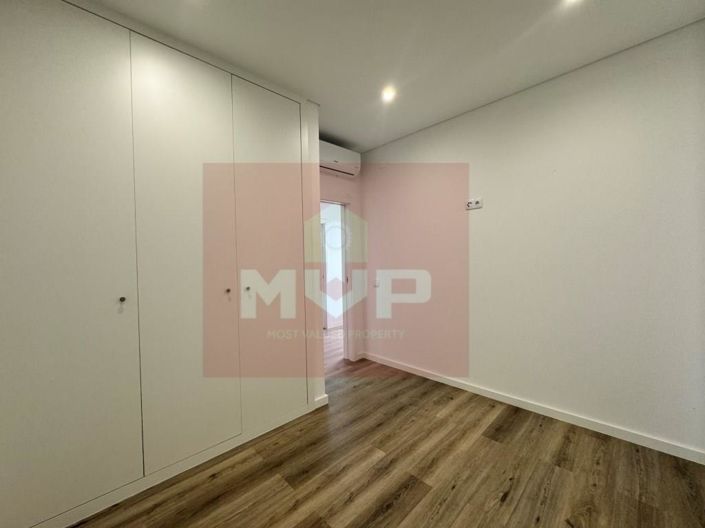 Image No.14-4 Bed House for sale