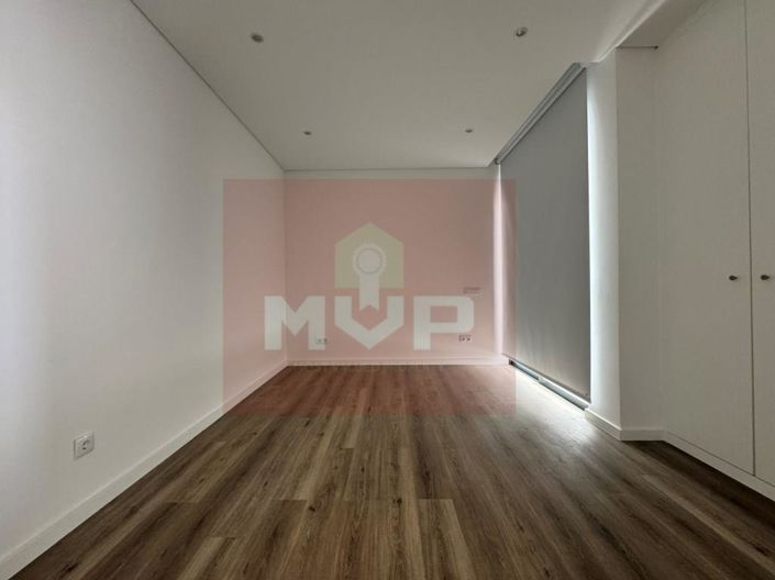 Image No.16-4 Bed House for sale