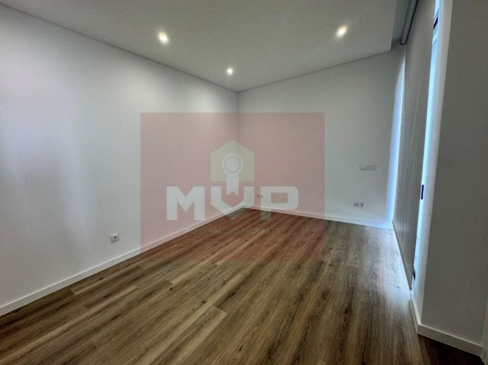 Image No.17-4 Bed House for sale