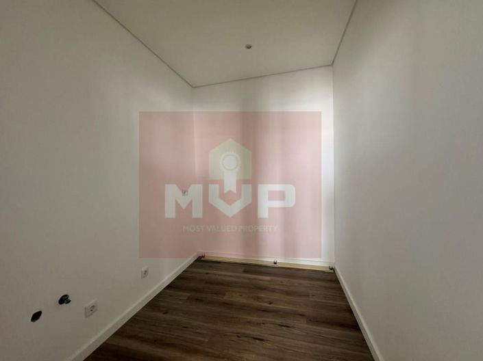 Image No.18-4 Bed House for sale