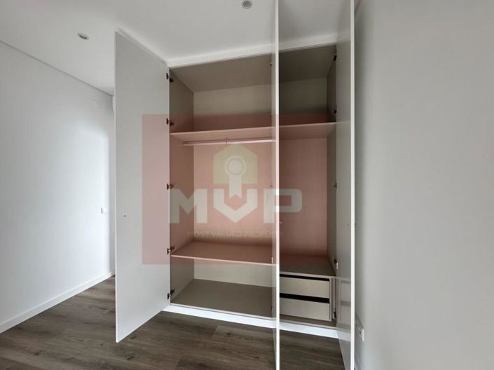 Image No.19-4 Bed House for sale