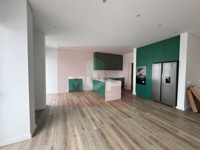 Image No.2-4 Bed House for sale