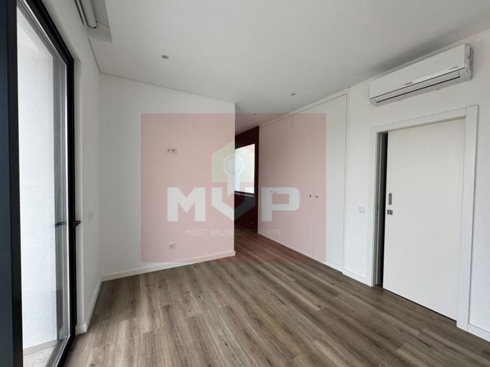 Image No.20-4 Bed House for sale