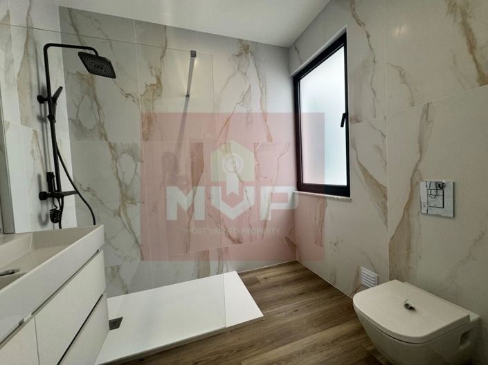 Image No.25-4 Bed House for sale