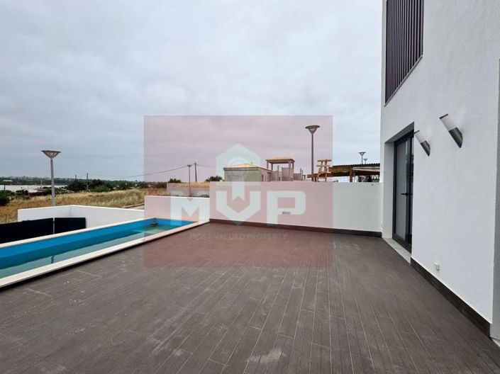 Image No.7-4 Bed House for sale