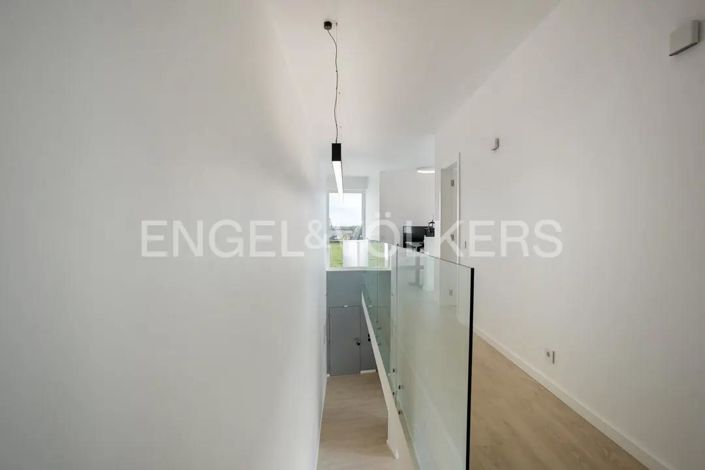 Image No.12-3 Bed House for sale