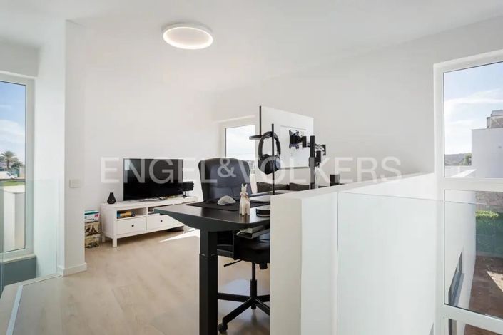 Image No.13-3 Bed House for sale