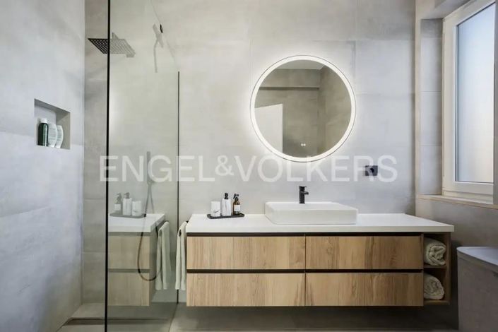 Image No.17-3 Bed House for sale