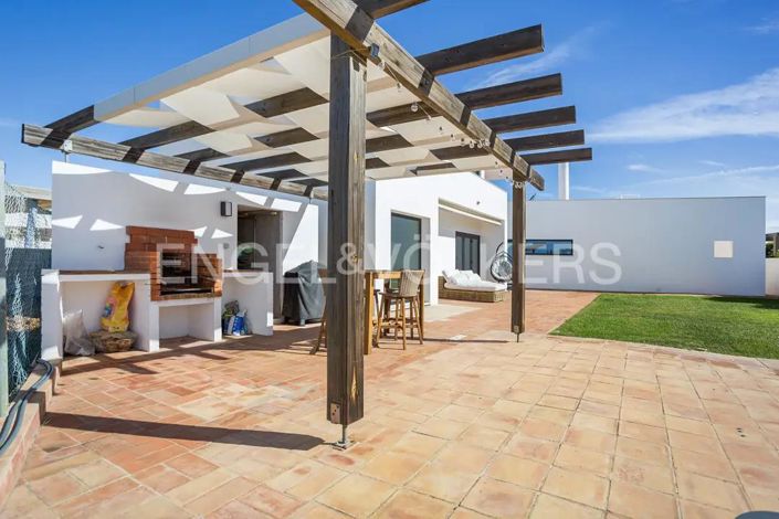 Image No.26-3 Bed House for sale