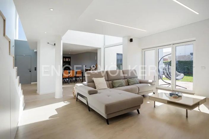 Image No.3-3 Bed House for sale