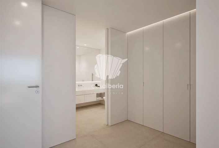 Image No.18-4 Bed House for sale