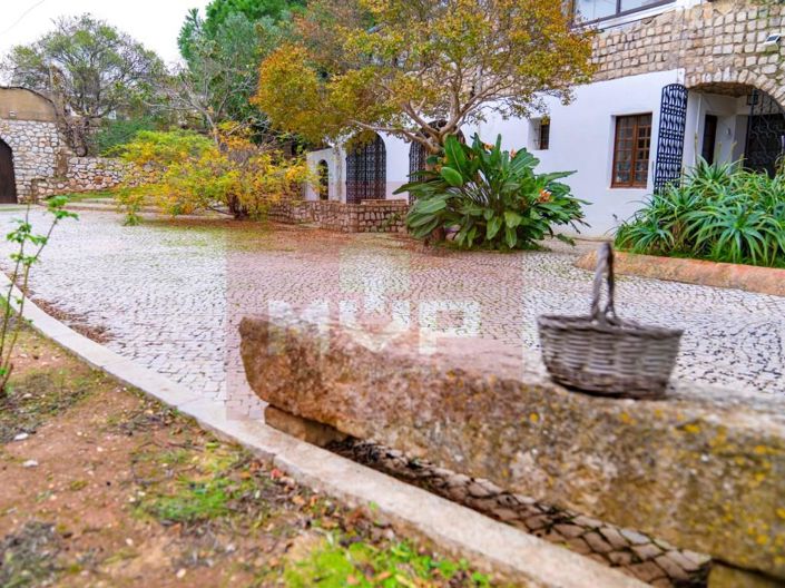 Image No.20-6 Bed House for sale